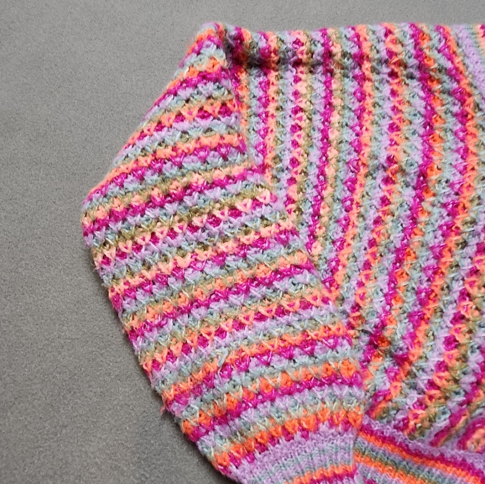 Soft and cozy colourful oversized cropped V-neck cardigan - Picture 11 of 13